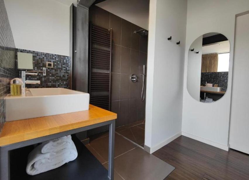 Le Petit Letraz Hotel Duingt Buitenkant foto
