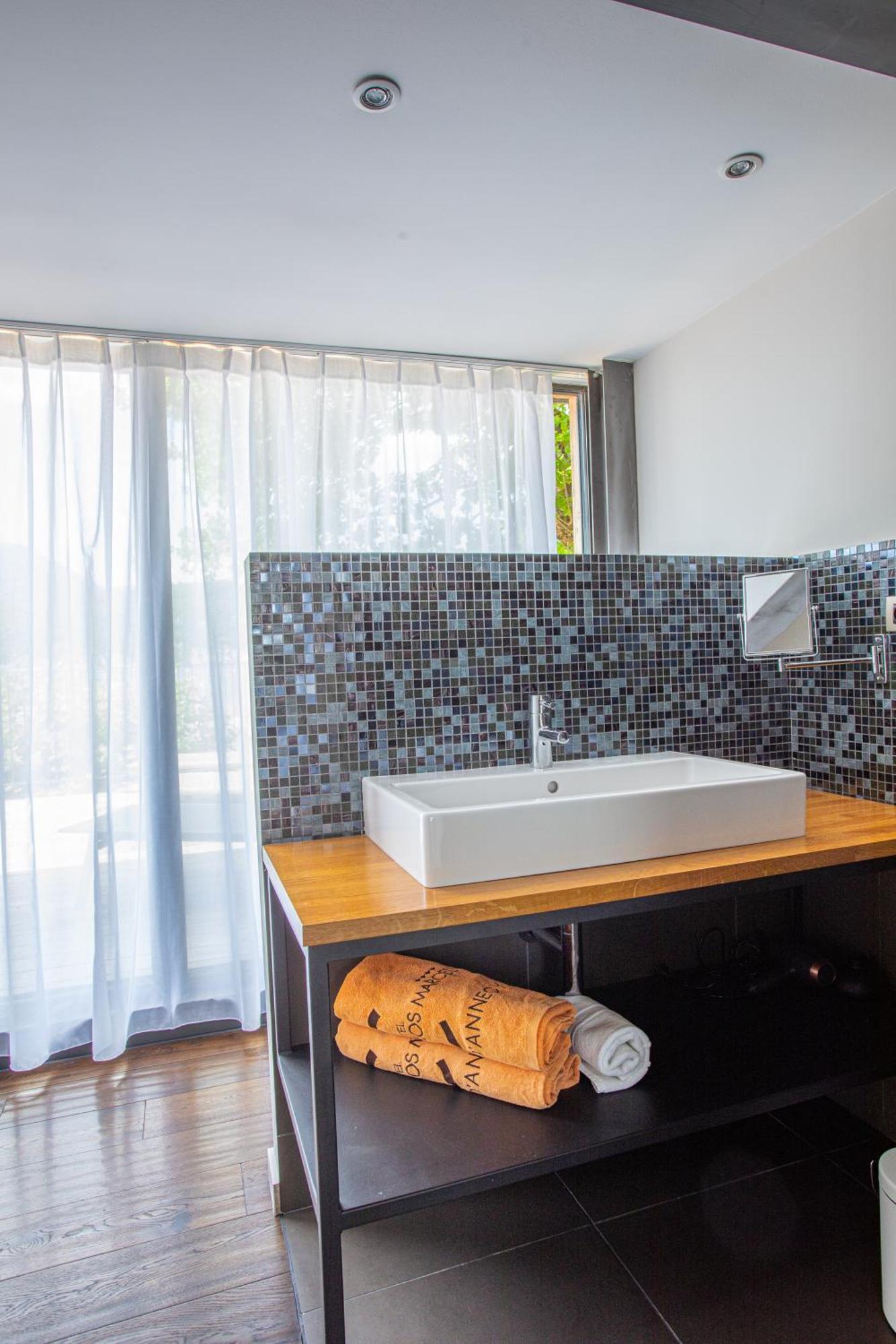 Le Petit Letraz Hotel Duingt Buitenkant foto