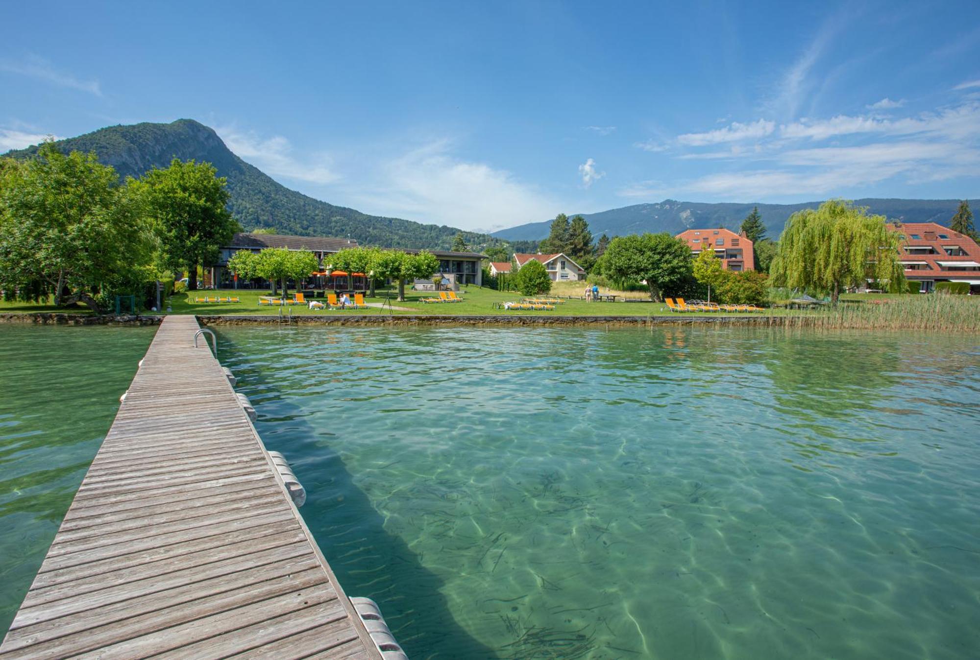 Le Petit Letraz Hotel Duingt Buitenkant foto