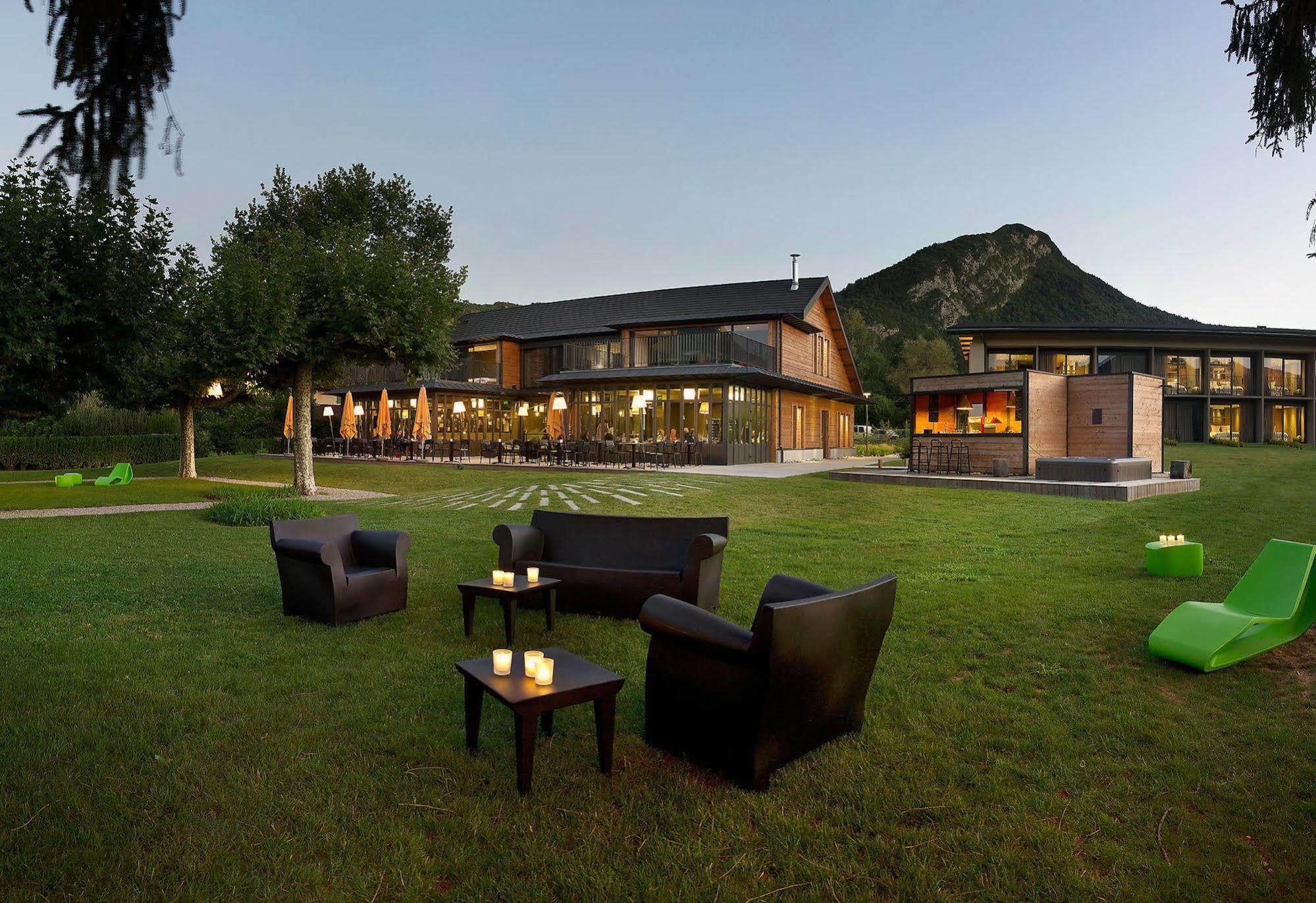Le Petit Letraz Hotel Duingt Buitenkant foto